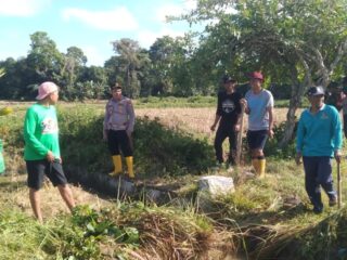 Dukung Swasembada Pangan, Polisi dan Warga Kompak Bersihkan Irigasi di Kulo