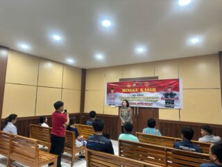 Warga Abdsir Sambut Hangat Personil Polda Di Acara Minggu Kasih