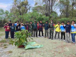 Penyuluh Agama Hindu Sidrap Gelar Gerakan Menanam Pohon dan Peduli Lingkungan