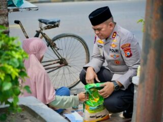 Satu Paket Sembako, Satu Sentuhan Kemanusiaan dari Kapolres Sidrap