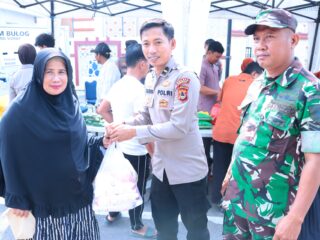 Gelar Pasar Murah, Polres Sidrap Diserbu Warga