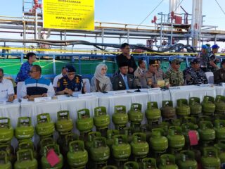 Polda Sulsel Gelar Konferensi Pers Pengungkapan Kasus Penyalahgunaan BBM dan LPG Bersubsidi di Wilayah Sulawesi Selatan