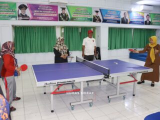 Wabup Nurkanaah Tinjau Venue Tenis Meja Porsenijar PGRI Sulsel, Coba Fasilitas Bersama Atlet Sidrap