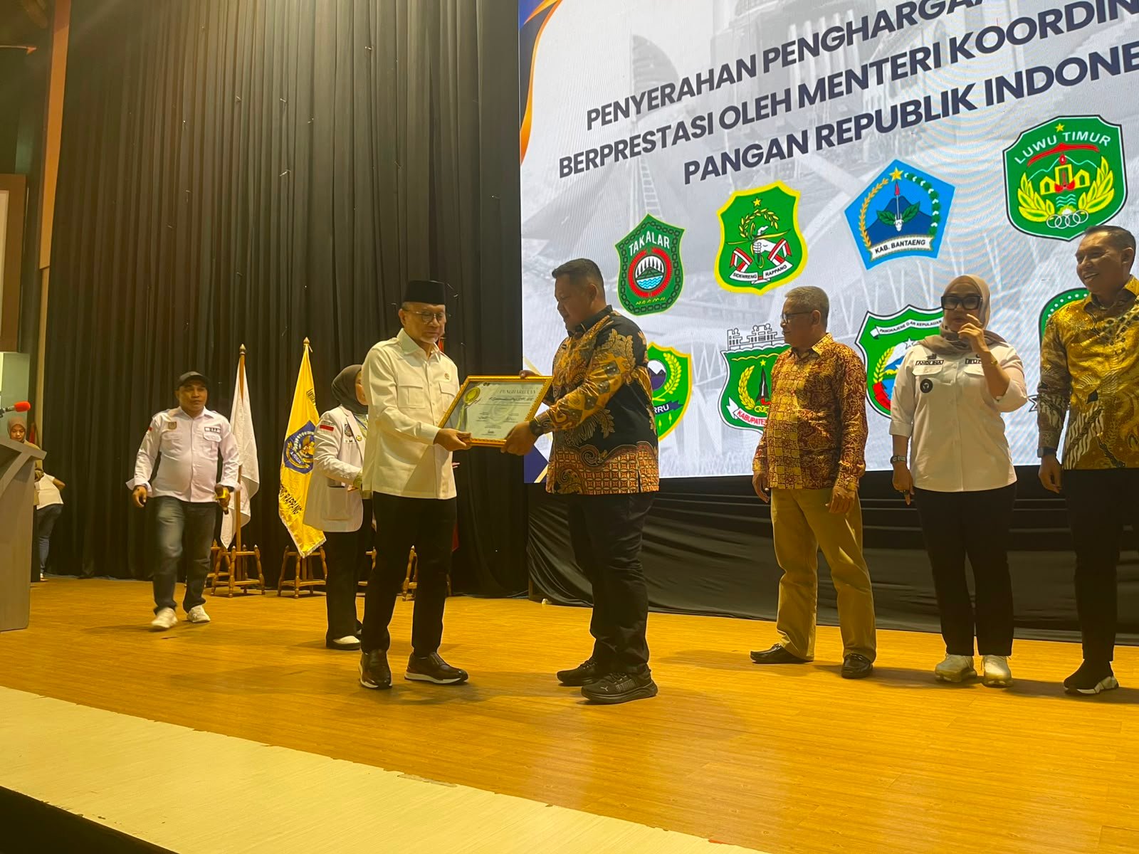 Syaharuddin Alrif Raih Penghargaan DPP Apdesi atas Penguatan Ketahanan Pangan Desa