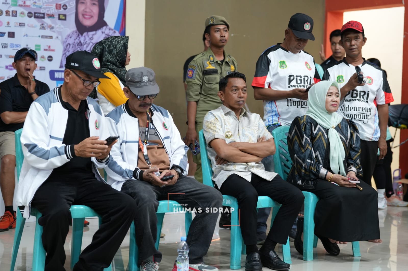Bupati dan Wabup Sidrap Saksikan Semangat Sportivitas Guru di Arena Porsenijar
