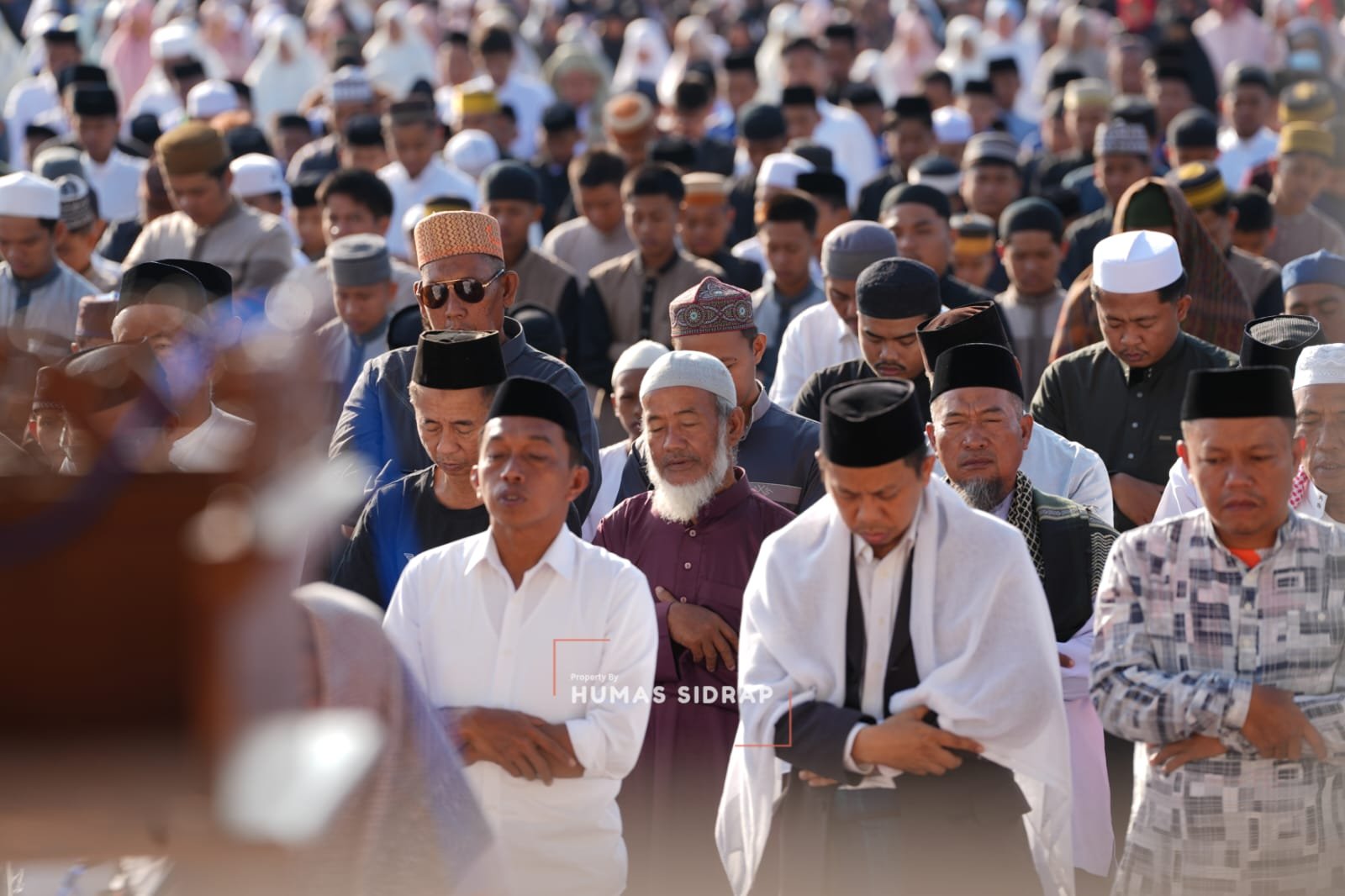 Stadion Ganggawa Dipenuhi Jemaah, Warga Sidrap Satukan Doa dalam Salat Istisqa