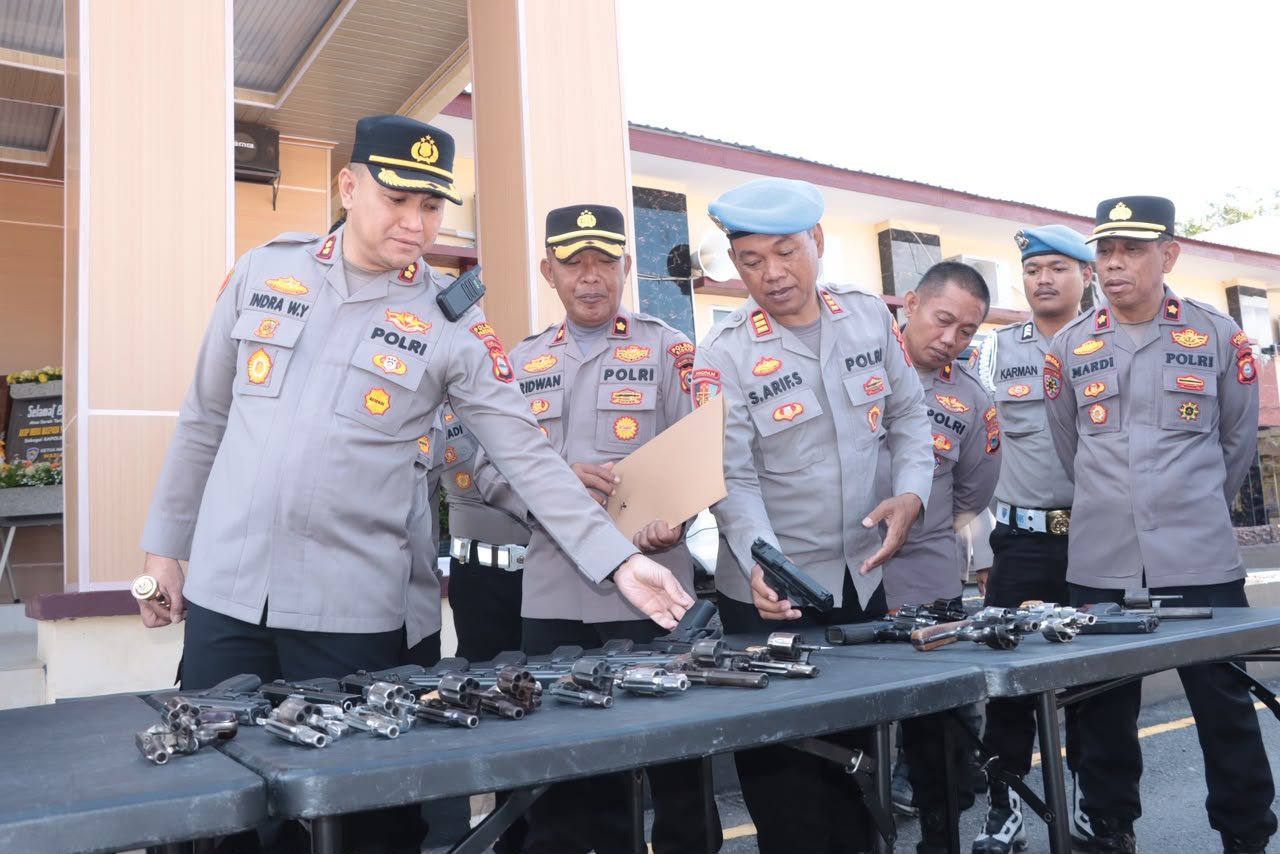 Cek Senjata Api Personel, Indra Waspada: Penggunaanya Harus Sesuai Prosedur