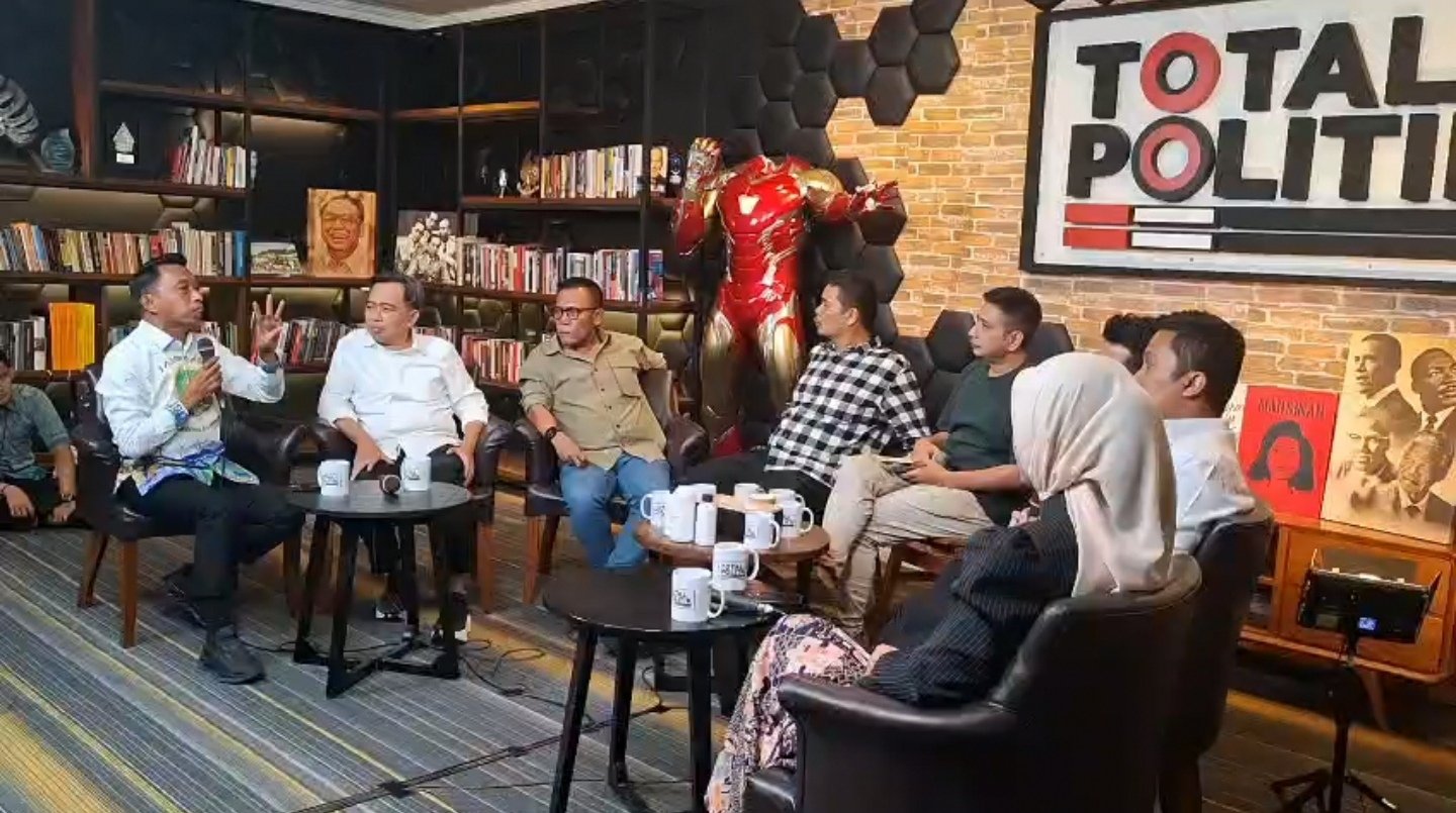 Dialog Total Politik, Bupati Sidrap Beberkan Strategi Pembangunan di Tengah Efisiensi Anggaran